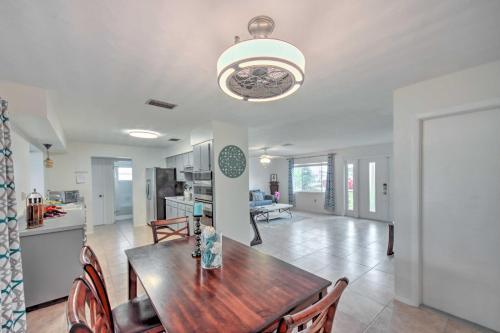 Canal-front Home With Lanai About 5 Mi To Ft Myers!