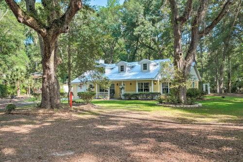 Serene Old Town Getaway Near Suwannee River!
