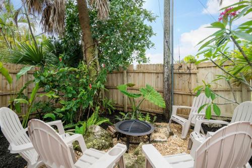 Chic Coastal - Heated Pool, Near Everything!