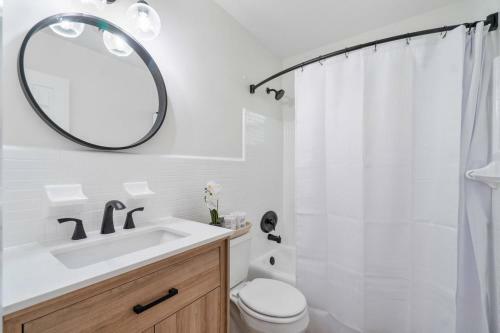 Chic Coastal - Heated Pool, Near Everything!