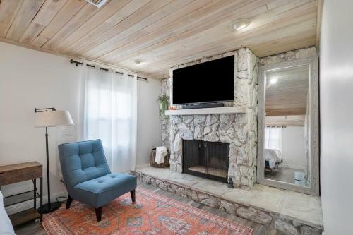 Chic Coastal - Heated Pool, Near Everything!