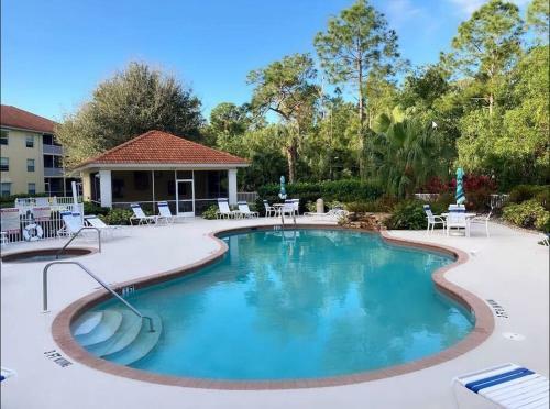 Apartamento Beautiful Pool View Condo