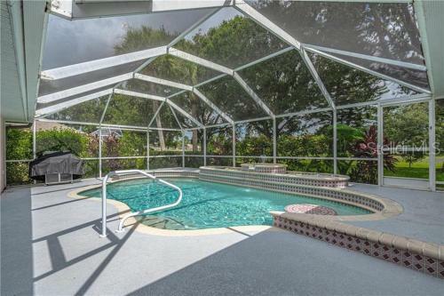 Pure Paradise - Private Villa With Heated Pool - Sleeps 8
