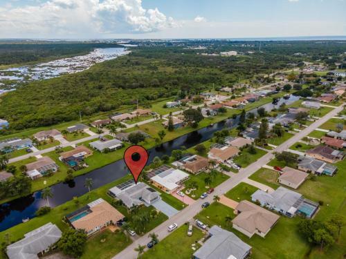 Florida Oasis - Private Dog Friendly Villa With Solar Pool - Sleeps 6