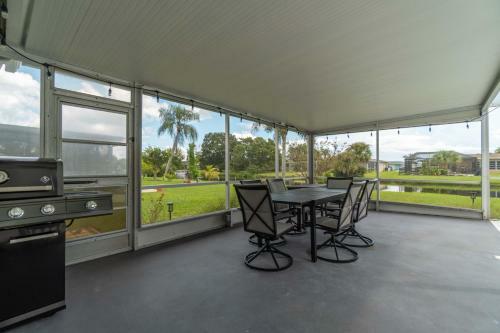 Florida Oasis - Private Dog Friendly Villa With Solar Pool - Sleeps 6