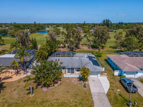 Golf Retreat - Private Dog Friendly Villa With Heated Pool - Sleeps 6