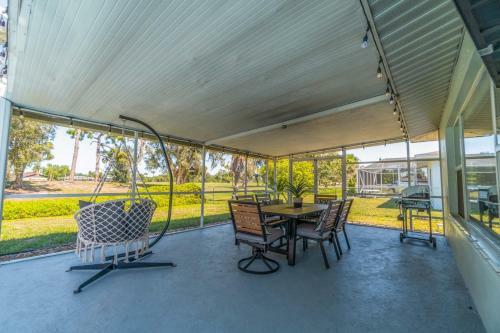 Golf Retreat - Private Dog Friendly Villa With Heated Pool - Sleeps 6