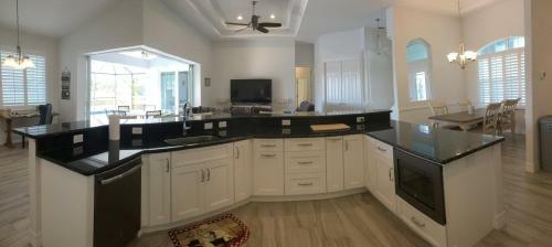 Florida Secret - Private Villa With Heated Pool - Sleeps 8