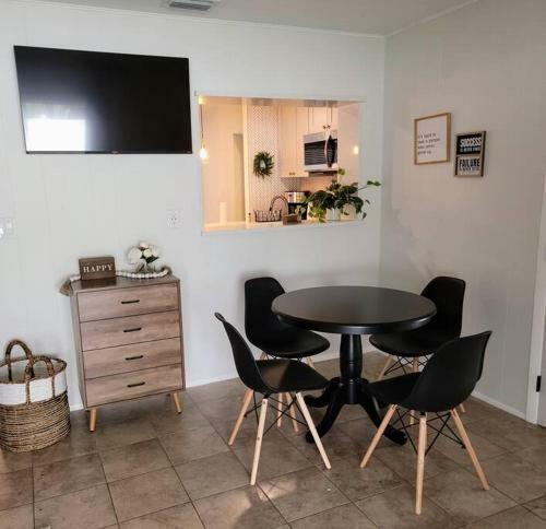 New! Perfect Vacation Home With Pool Near Beaches