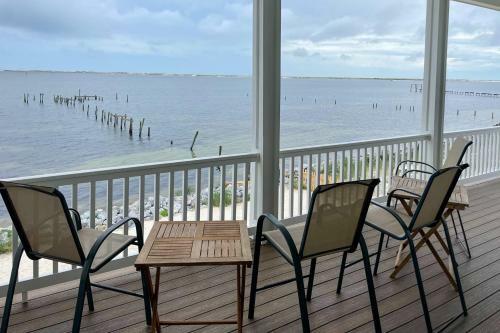 Beach House On The Bay