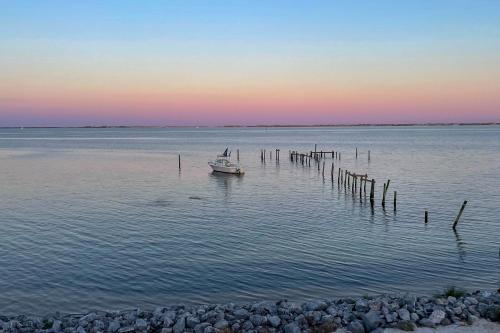 Beach House On The Bay