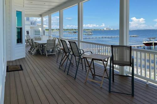 Beach House On The Bay