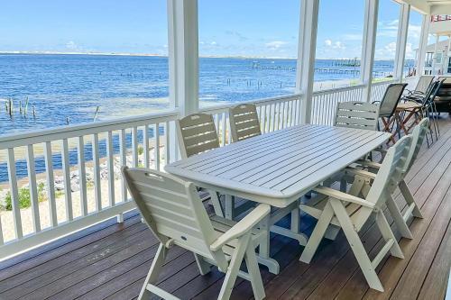 Beach House On The Bay