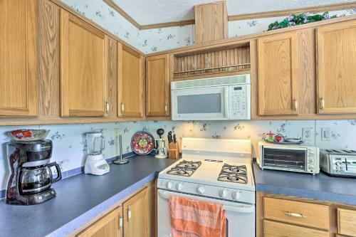 Bright Steinhatchee Home Proximity To Ocean!