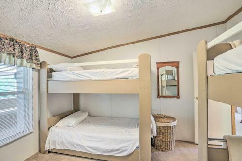 Bright Steinhatchee Home Proximity To Ocean!