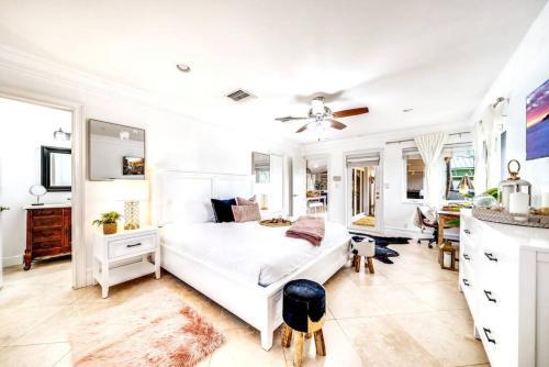 Waterfront Pool Dream Vacation