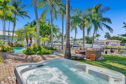 Waterfront Pool Dream Vacation