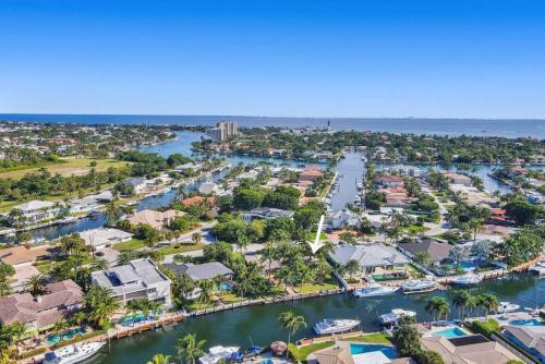 Waterfront Pool Dream Vacation