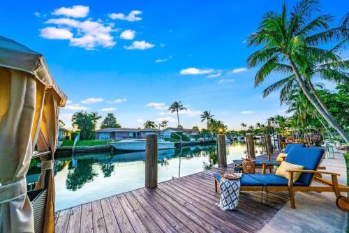 Waterfront Pool Dream Vacation