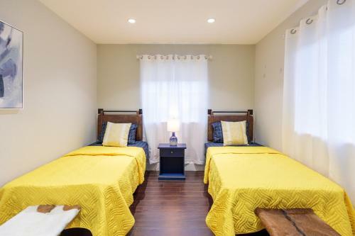 Family Vacation Home With Large Pool/4 Bedroom