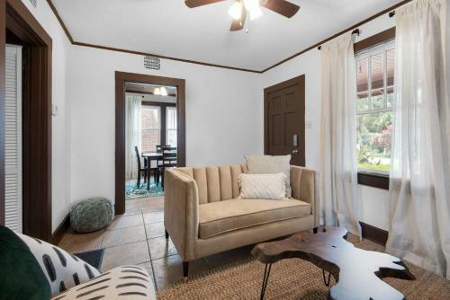 Downtown Pensacola Delight- 10 Miles From Pensacola Beach