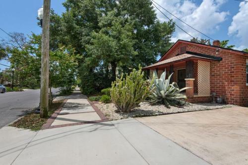 Downtown Pensacola Delight- 10 Miles From Pensacola Beach