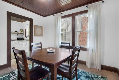 Downtown Pensacola Delight- 10 Miles From Pensacola Beach