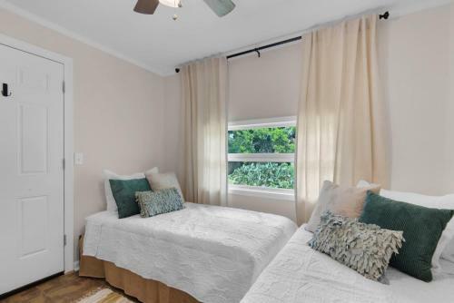 Downtown Pensacola Delight- 10 Miles From Pensacola Beach