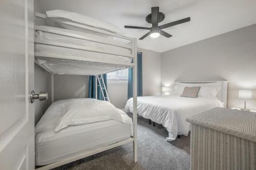 Large Home In St Pete 15 Minutes To Beach