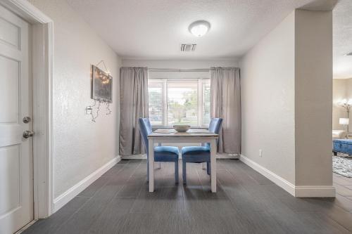 Large Home In St Pete 15 Minutes To Beach