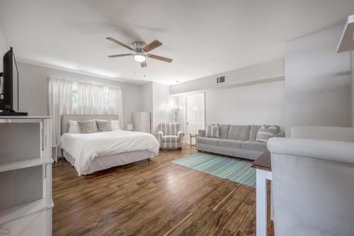 Large Home In St Pete 15 Minutes To Beach