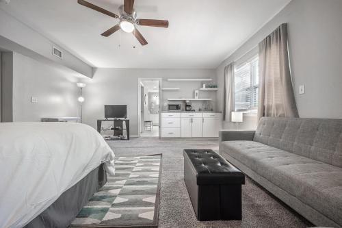Large Home In St Pete 15 Minutes To Beach