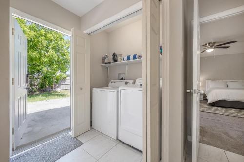 Large Home In St Pete 15 Minutes To Beach