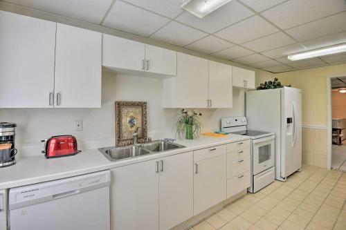 Waterfront Welaka Escape With Private Docks!