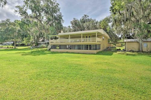 Waterfront Welaka Escape With Private Docks!