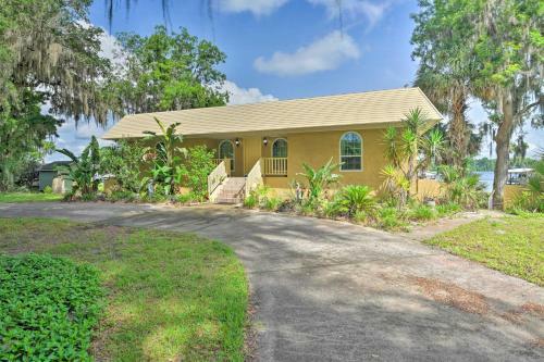 Waterfront Welaka Escape With Private Docks!