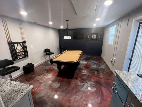 Cute Home 10 Mins To Multiple Beaches & Game Room