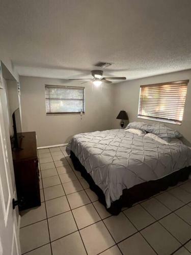 Cute Home 10 Mins To Multiple Beaches & Game Room
