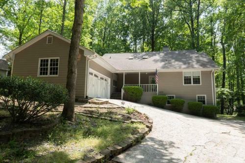 Entire Home, Waterfront Lake Lanier - Kayaks, Dock