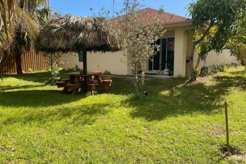 Villa West Palm Beach, Florida Trendy And Spacious Home