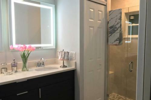 Villa West Palm Beach, Florida Trendy And Spacious Home