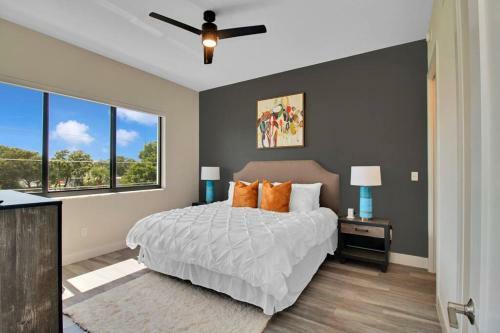Modern 2bd King Bed Mins From Downtown