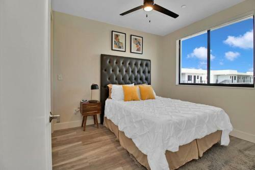 Modern 2bd King Bed Mins From Downtown