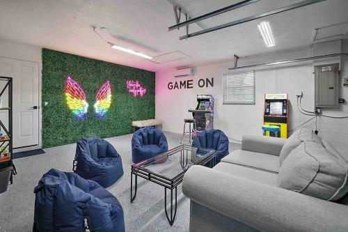 New Luxe 9 Beds~5br~pool~game Room~selfie Wall~playset