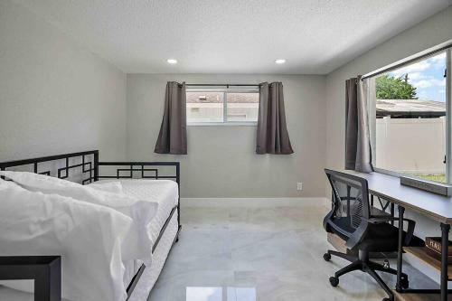 New Luxe 9 Beds~5br~pool~game Room~selfie Wall~playset