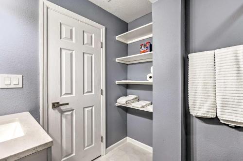 Snug, Secluded Apartment About 6 Mi To Beach!