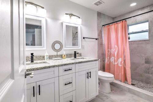 Chic And Bright Tampa Home About 5 Mi To Downtown!