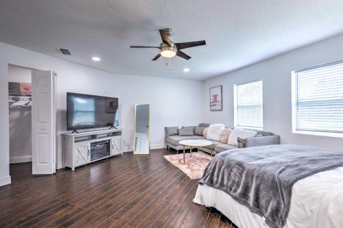 Chic And Bright Tampa Home About 5 Mi To Downtown!