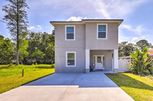 Chic And Bright Tampa Home About 5 Mi To Downtown!