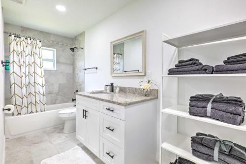 Chic And Bright Tampa Home About 5 Mi To Downtown!